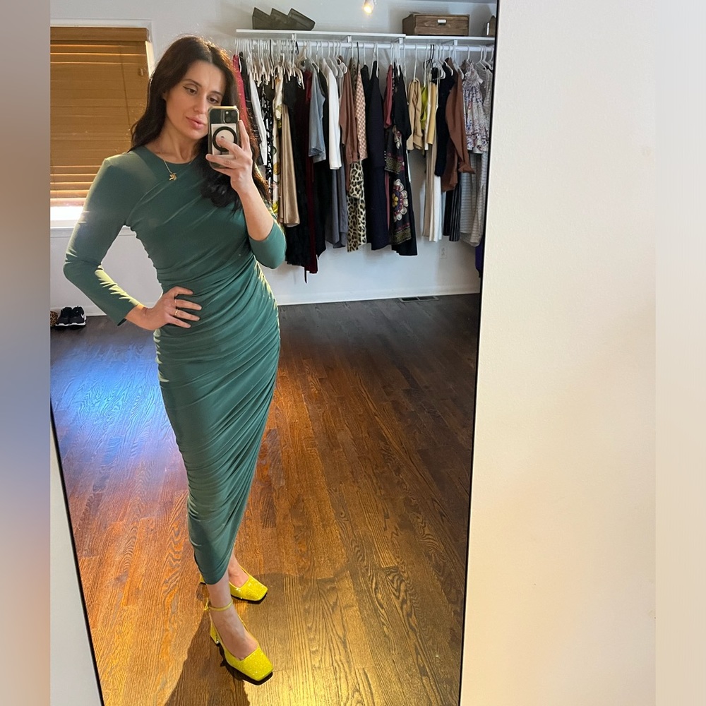 Worn once! Great for spring events- Norma Kamali Size S/36 green dress